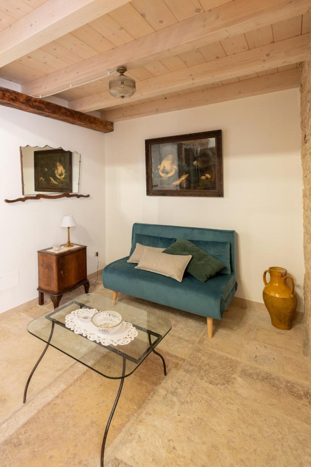Palazzo Rizzi Dimora Dei Templari Hotel Bitetto Exterior photo